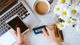 Plățile cash, limitate de la 1 noiembrie 2023! Iată câți bani vom putea plăti comercianților